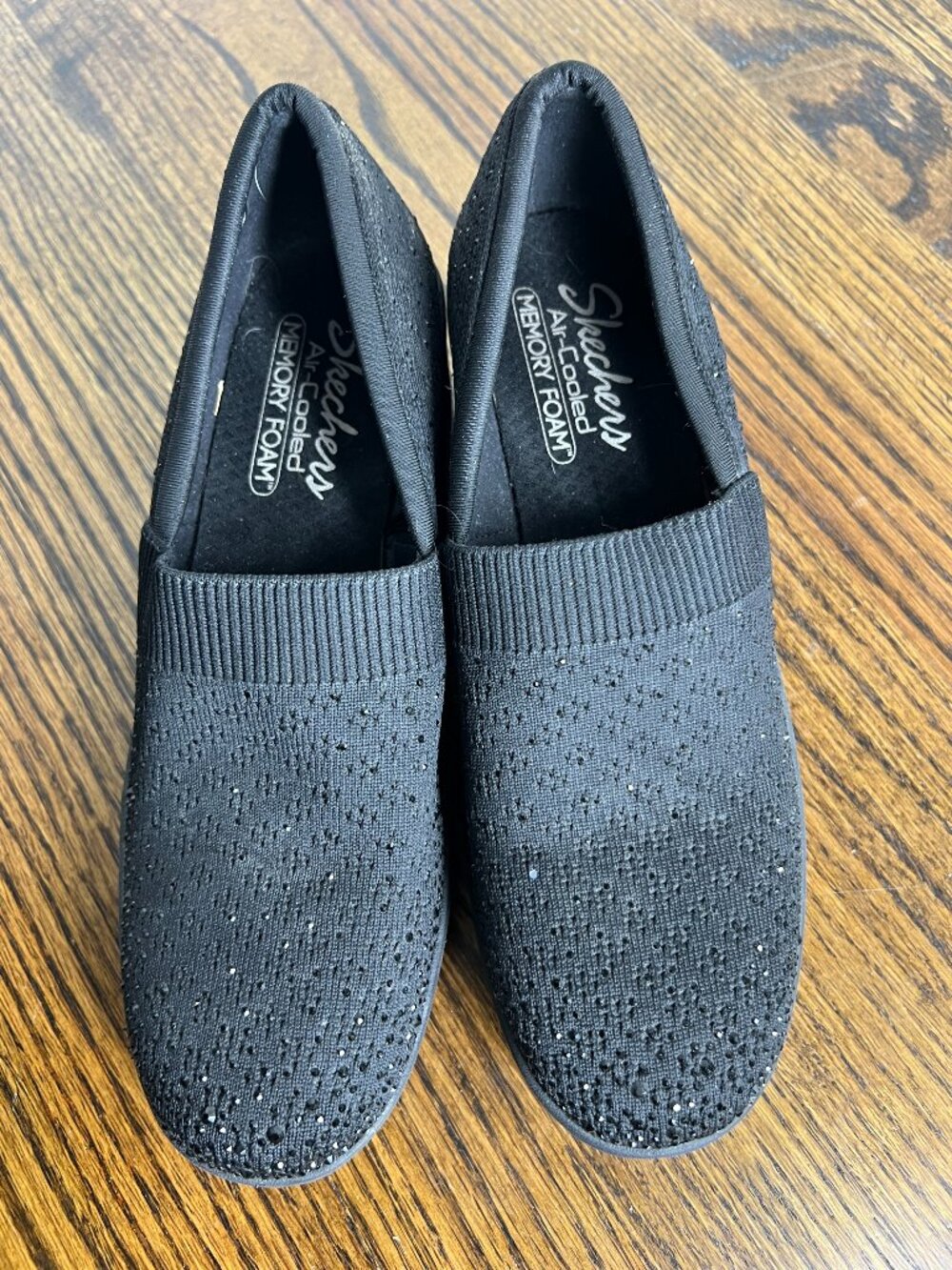 Sketchers Women’s Shoes Size 9 Air Cooled Memory Foam Slip On Knit Rhinestones